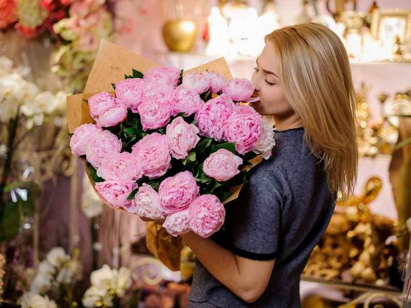 Почему люди предпочитают заказывать цветы через интернет-магазин?