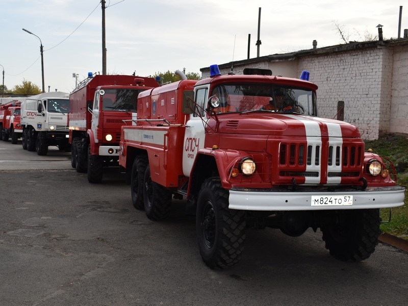 Орловских пожарных проводили в Воронеж